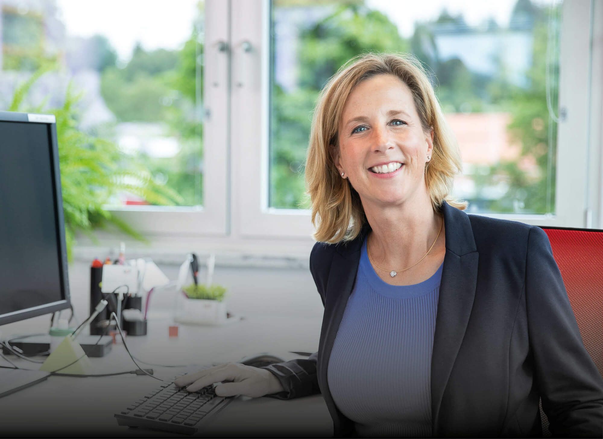 Ansprechpartner Christine Waelzholz 2000x1457px