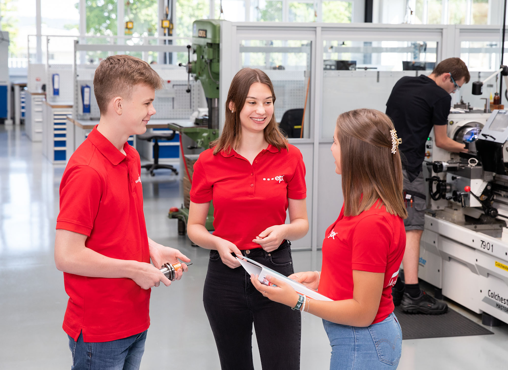 Motive Praktikum 2000x1457px V2