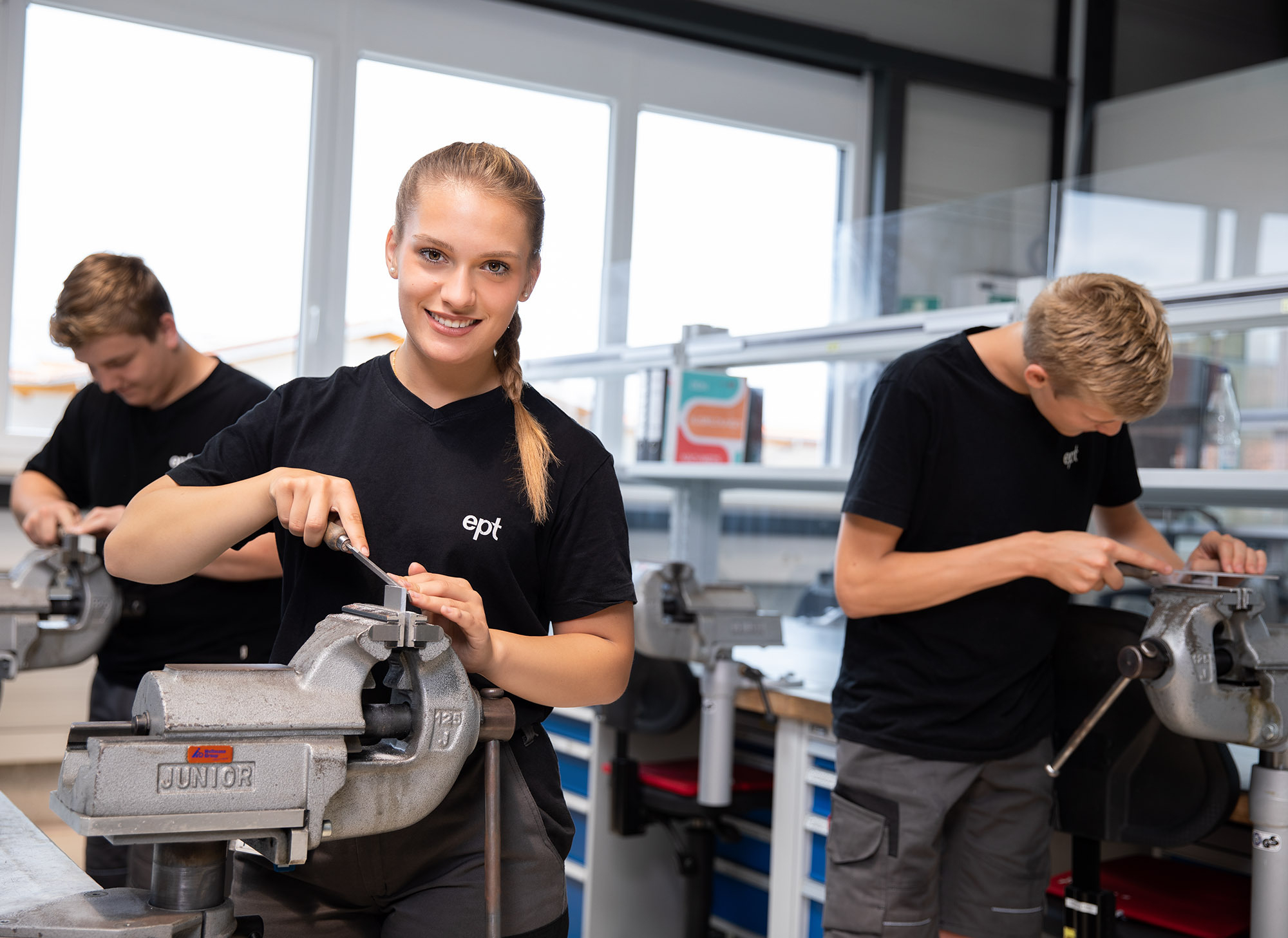 Motive Ausbildung Werkzeugmechaniker 2000x1457px