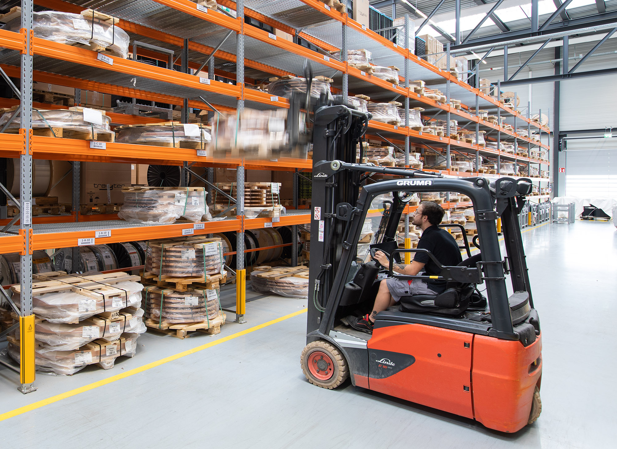 Motive Lagerlogistik 2000x1457px