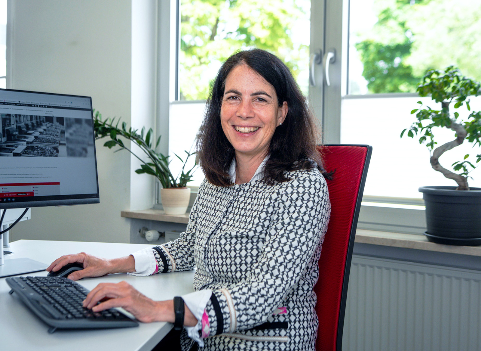 Ansprechpartner Stefanie Thierer 2000x1457px